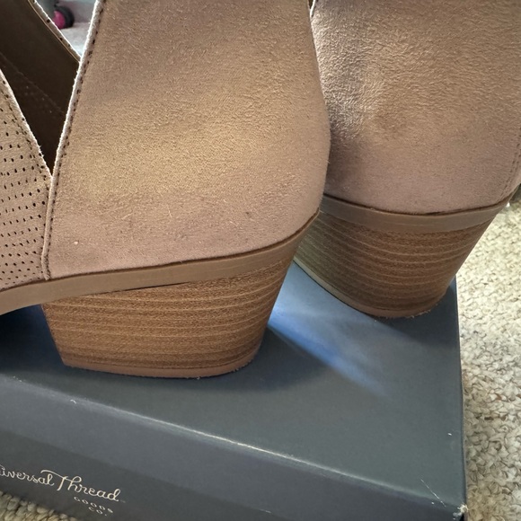 Universal thread size 10 in Taupe - Picture 7 of 10